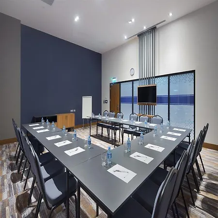 Hotel Hampton By Hilton Symbol