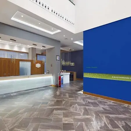 Hampton By Hilton Symbol 3*