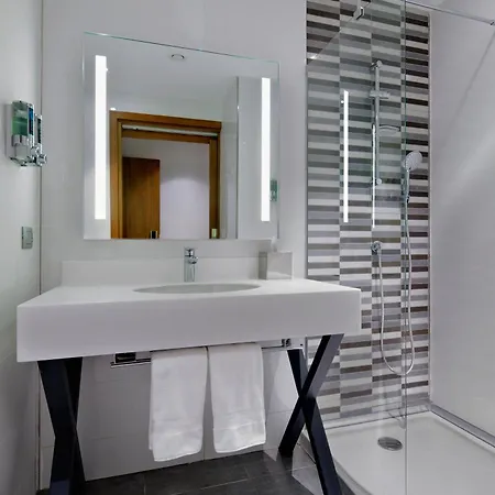 Hampton By Hilton Symbol מלון 3*