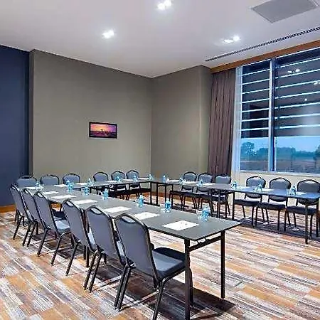 Otel Hampton By Hilton Symbol 4*