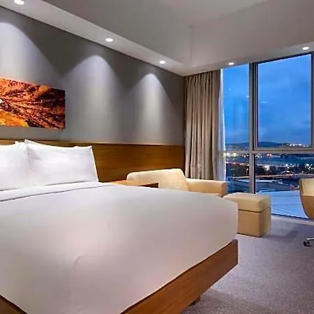Hampton By Hilton Symbol 4*
