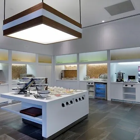Hotel Hampton By Hilton Symbol 4*