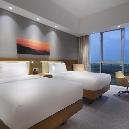 Hotel Hampton By Hilton Symbol 3*