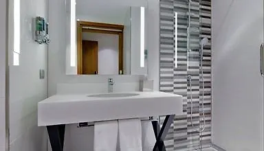 Hotell Hampton By Hilton Symbol 3*